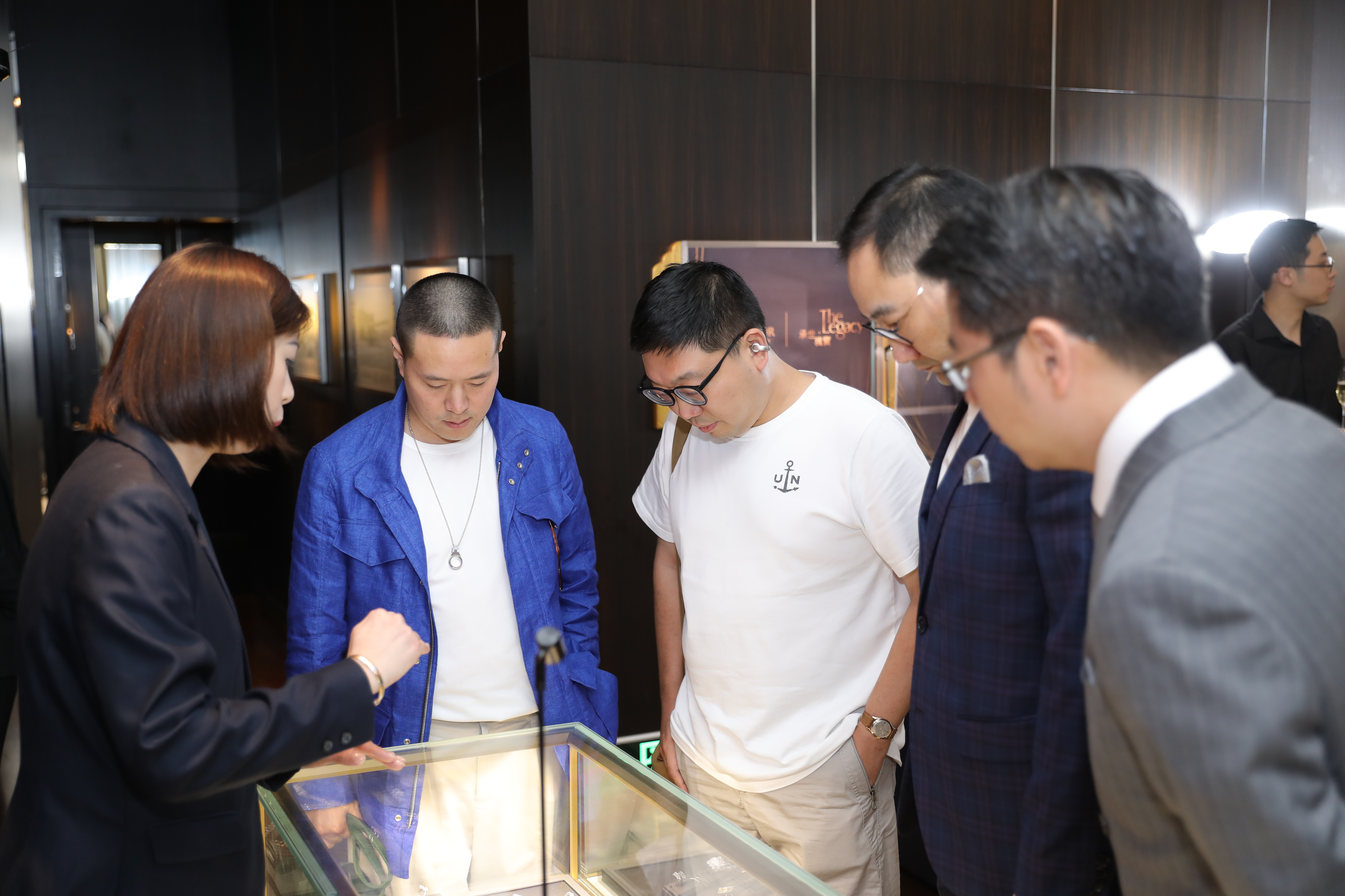 2D3e0fc29s1d24c9b2f7d3c9356081fb